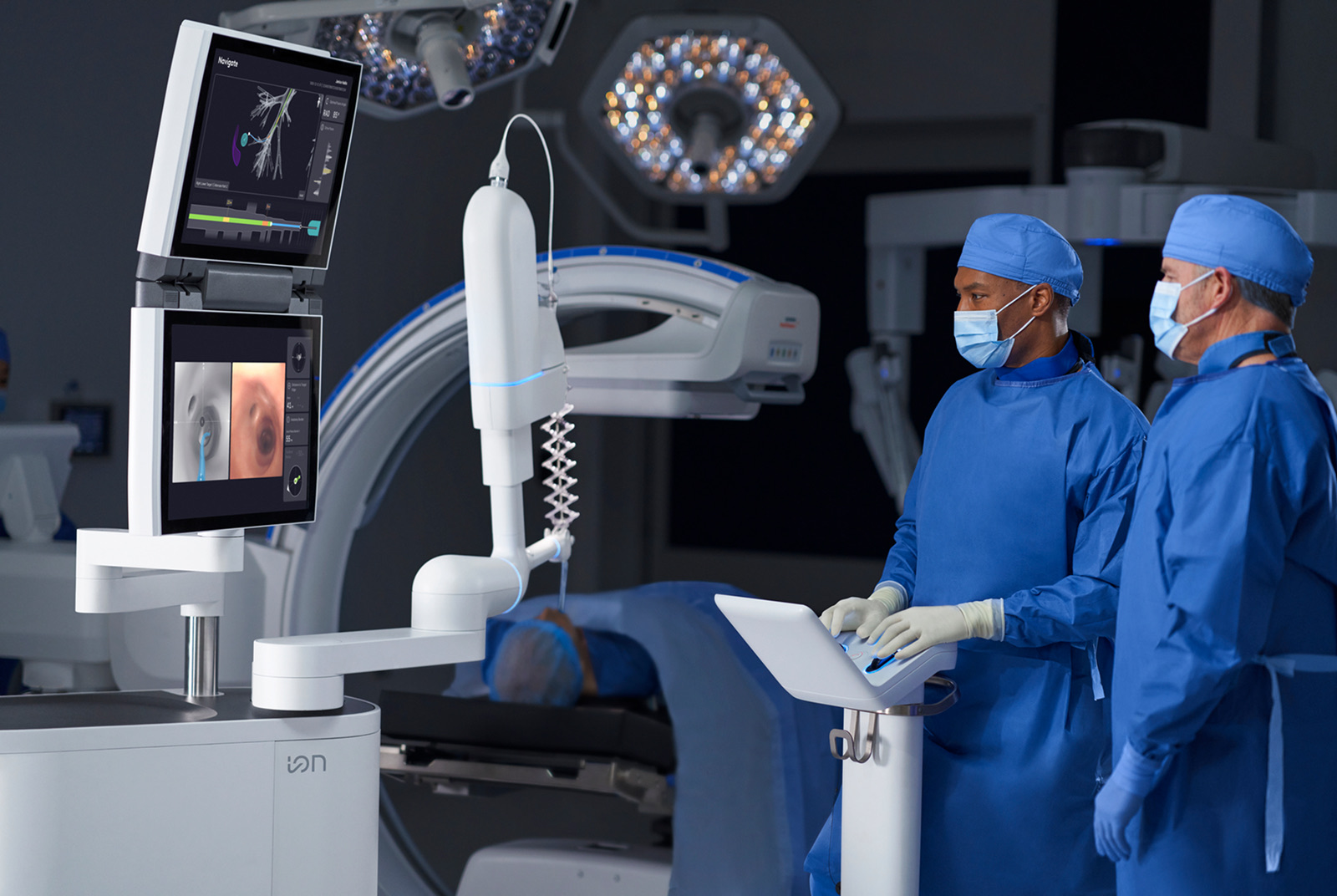 Pulmonologist care team with Ion system